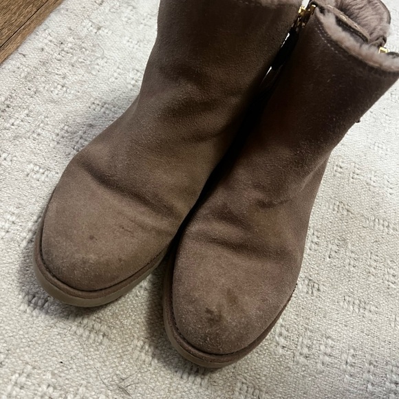 UGG Shala Wedge Boot Size 7 - Picture 7 of 7